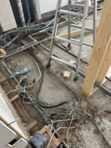 東京都大田区のマンションにて改修工事に伴う置床工事を行いました。（フリーフロアCPR）【秀和建工】