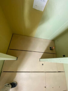 東京都渋谷区のマンションにて、置床工事を行いました。（乾式二重床）【秀和建工】