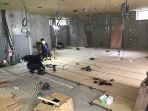 相模原市南区の店舗にて、置床工事を行いました。（乾式二重床）【秀和建工】