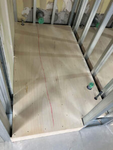 埼玉県越谷市の店舗にて、新装工事に伴う置床工事を行いました。（パーチクルボード）【秀和建工】