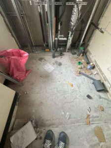 東京都中野区にて、高校のトイレ改修工事を行いました。（乾式二重床、フリーフロアCP-F）【秀和建工】