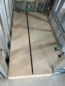 埼玉県越谷市の店舗にて、新装工事に伴う置床工事を行いました。（パーチクルボード）【秀和建工】