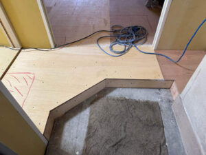 東京都渋谷区のマンションにて、置床工事を行いました。（乾式二重床）【秀和建工】