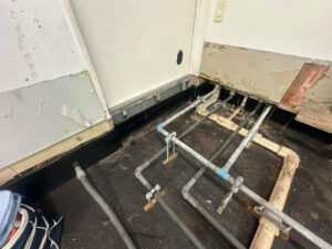 横浜市神奈川区にて、店舗調理室の改修工事を行いました。（乾式二重床、万協）【秀和建工】