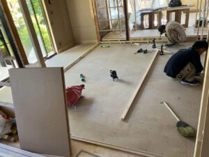 横浜市西区のオフィスにて、置床工事を行いました。（乾式二重床）【秀和建工】