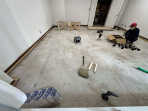 横浜市戸塚区の福祉施設にて、1day置床工事を行いました。（乾式二重床）【秀和建工】