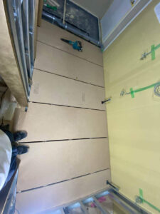 東京都中央区のクリニックにて、置床工事を行いました。(乾式二重床)【秀和建工】