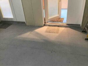 東京都中央区のクリニックにて、置床工事を行いました。（乾式二重床）【秀和建工】