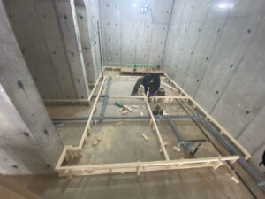東京都江東区の店舗にて、置床工事を行いました。（乾式二重床）【秀和建工】