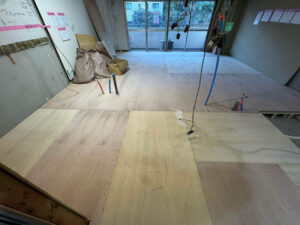 東京都港区南麻布のマンションにて、置床工事を行いました。（乾式二重床）【秀和建工】