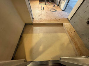 東京都港区のマンションにて、置床工事を行いました。（プラモクレン）【秀和建工】