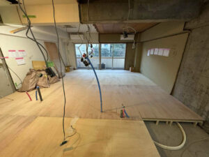 東京都港区南麻布のマンションにて、置床工事を行いました。（乾式二重床）【秀和建工】