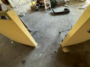 千葉県千葉市の店舗にて、置床工事を行いました。（乾式二重床）【秀和建工】