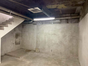 東京都中央区のオフィスにて、地下工事を行いました。（乾式二重床）【秀和建工】