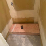 東京都渋谷区のクリニックにて、夜間の置床工事を行いました。（パーチクルボード）【秀和建工】