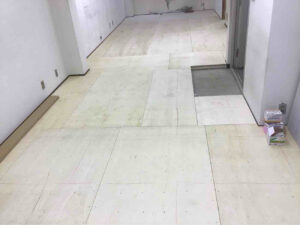 東京都中央区にて、店舗の置床工事を行いました。(乾式二重床)【秀和建工】