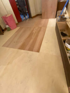 千葉県浦安市の店舗にて、置床工事を行いました。(パーチクルボード)【秀和建工】