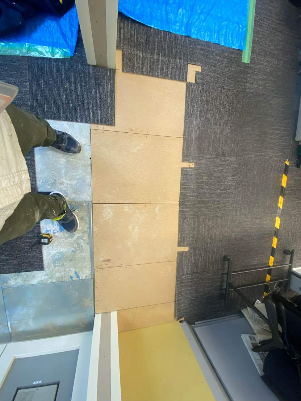 千葉県流山市の店舗にて、夜間工事にてＯＡフロア復旧工事を行いました。（秀和建工）