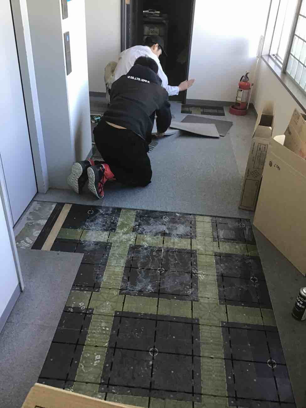 東京都台東区のオフィスにて、タイルカーペット張替え工事を行いました。（TAJIMA製タイルカーペット）【秀和建工】
