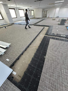 東京都中央区のオフィスにて、OAフロア工事を行いました。【秀和建工】