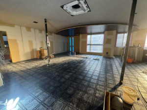 埼玉県川口市にある店舗にて、オフィスのOAフロア工事を行いました。（ステップラインBF50R）【秀和建工】