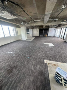 東京都港区にあるビルにて、改修工事に伴うオフィスのOAフロア工事を行いました。（LM3000）【秀和建工】