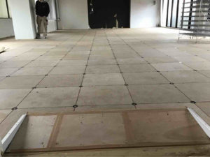 東京都港区にあるビルにて、改修工事に伴うオフィスのOAフロア工事を行いました。（LM3000）【秀和建工】