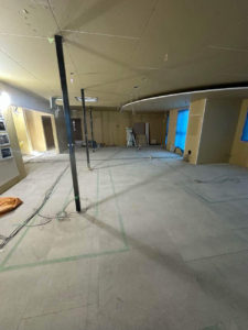 埼玉県川口市にある店舗にて、オフィスのOAフロア工事を行いました。（ステップラインBF50R）【秀和建工】