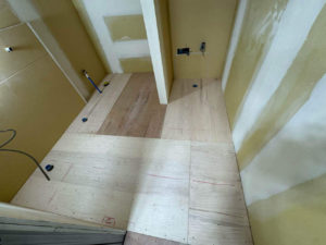 埼玉県川口市にある店舗にて、オフィスのOAフロア工事を行いました。（ステップラインBF50R）【秀和建工】