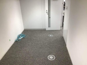 東京都江東区にて、オフィスのOAフロア工事を行いました。（プラ束）【秀和建工】