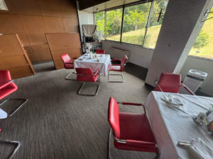 横浜市旭区のカントリークラブにて、タイルカーペット張替え工事を行いました。【秀和建工】