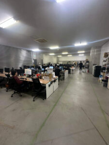 東京都大田区のオフィスにて、ステップライン樹脂OA工事を行いました。【秀和建工】