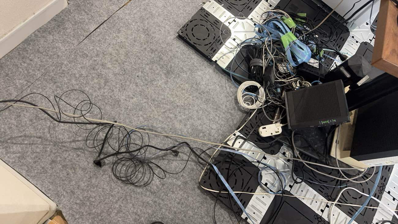 さいたま市中央区の事務所にて、OAフロア工事を行いました。（TN30）【秀和建工】