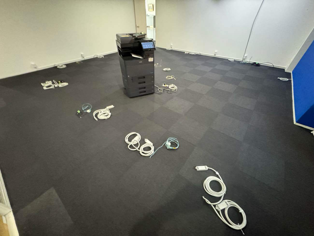 さいたま市中央区の事務所にて、OAフロア工事を行いました。（TN30）【秀和建工】