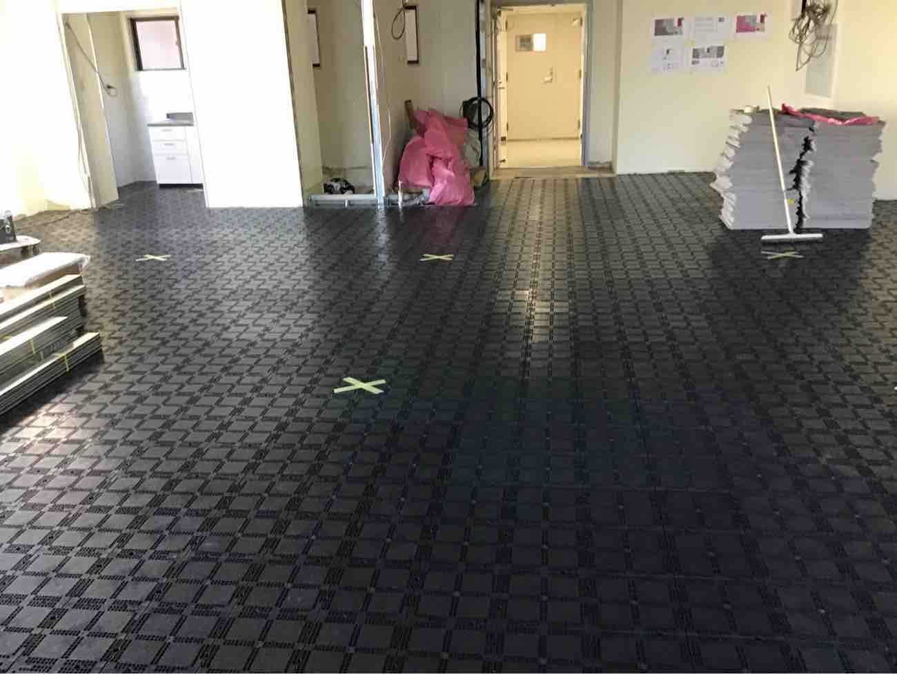 埼玉県川口市のオフィスにて、ステップライン樹脂OA工事を行いました。【秀和建工】