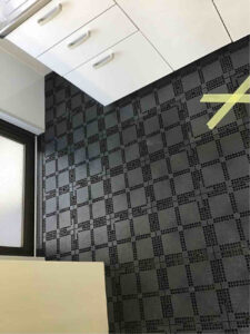 埼玉県川口市のオフィスにて、ステップライン樹脂OA工事を行いました。【秀和建工】