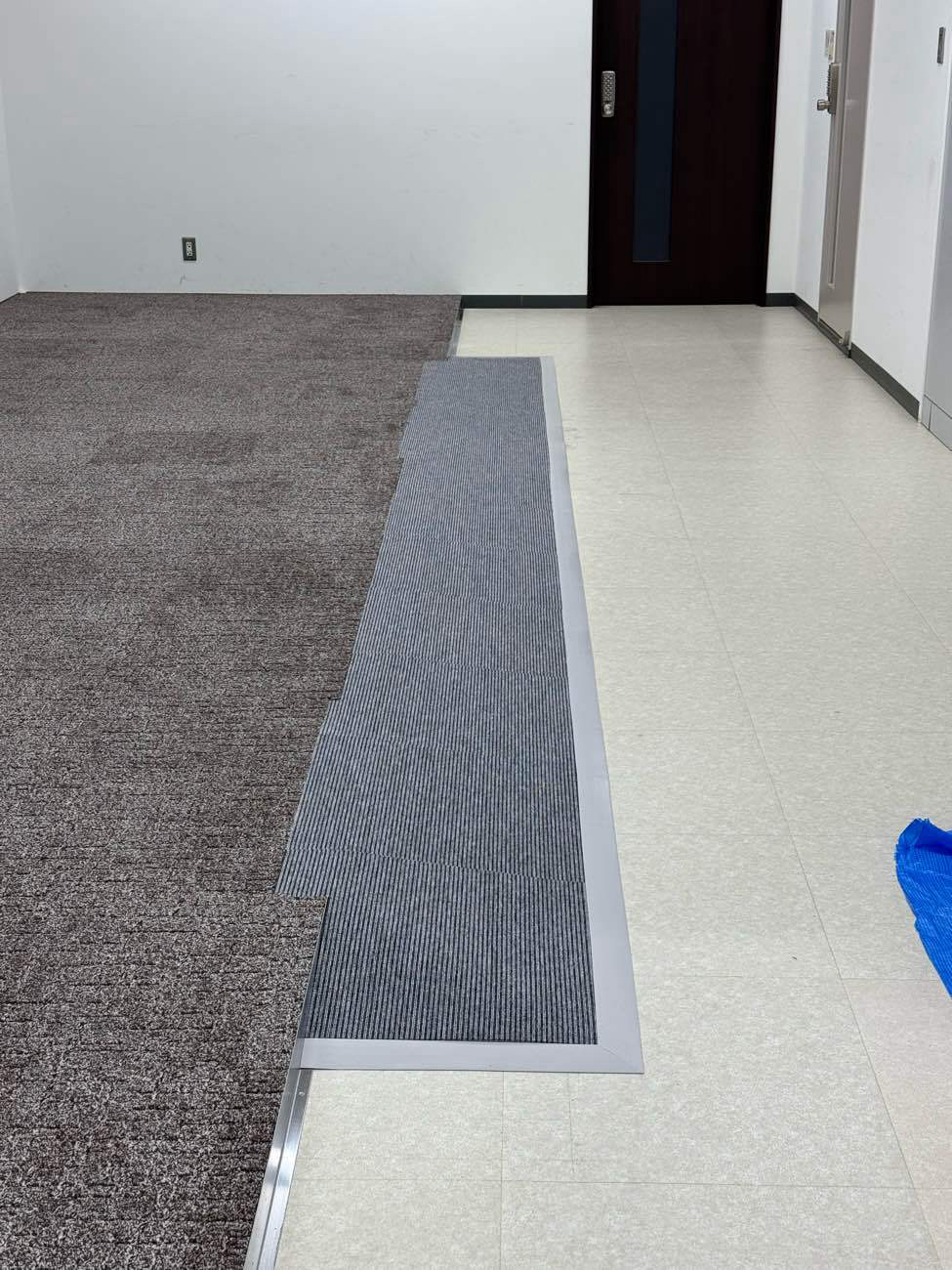 川崎市中原区の店舗にて、OAフロア工事を行いました。【秀和建工】