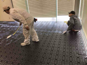 神奈川県平塚市の稼働中事務所にて、OAフロア、タイルカーペット張替工事を行いました。（TAJIMA製タイルカーペットタビスプレーヌⅡ）【秀和建工】