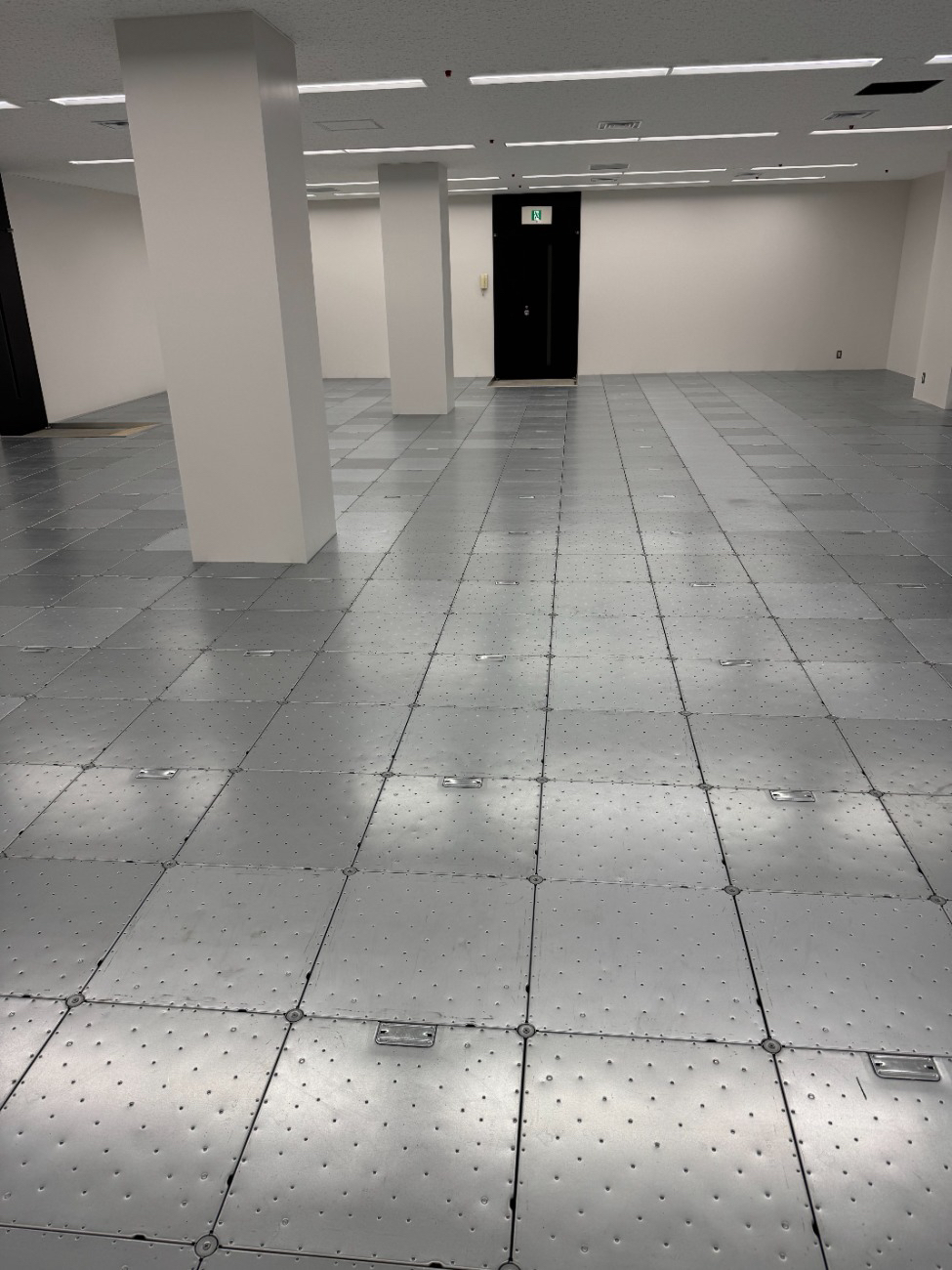 東京都品川区のオフィスにて、原状回復工事を行いました。（藤澤建機製スチール調整敷OA）【秀和建工】