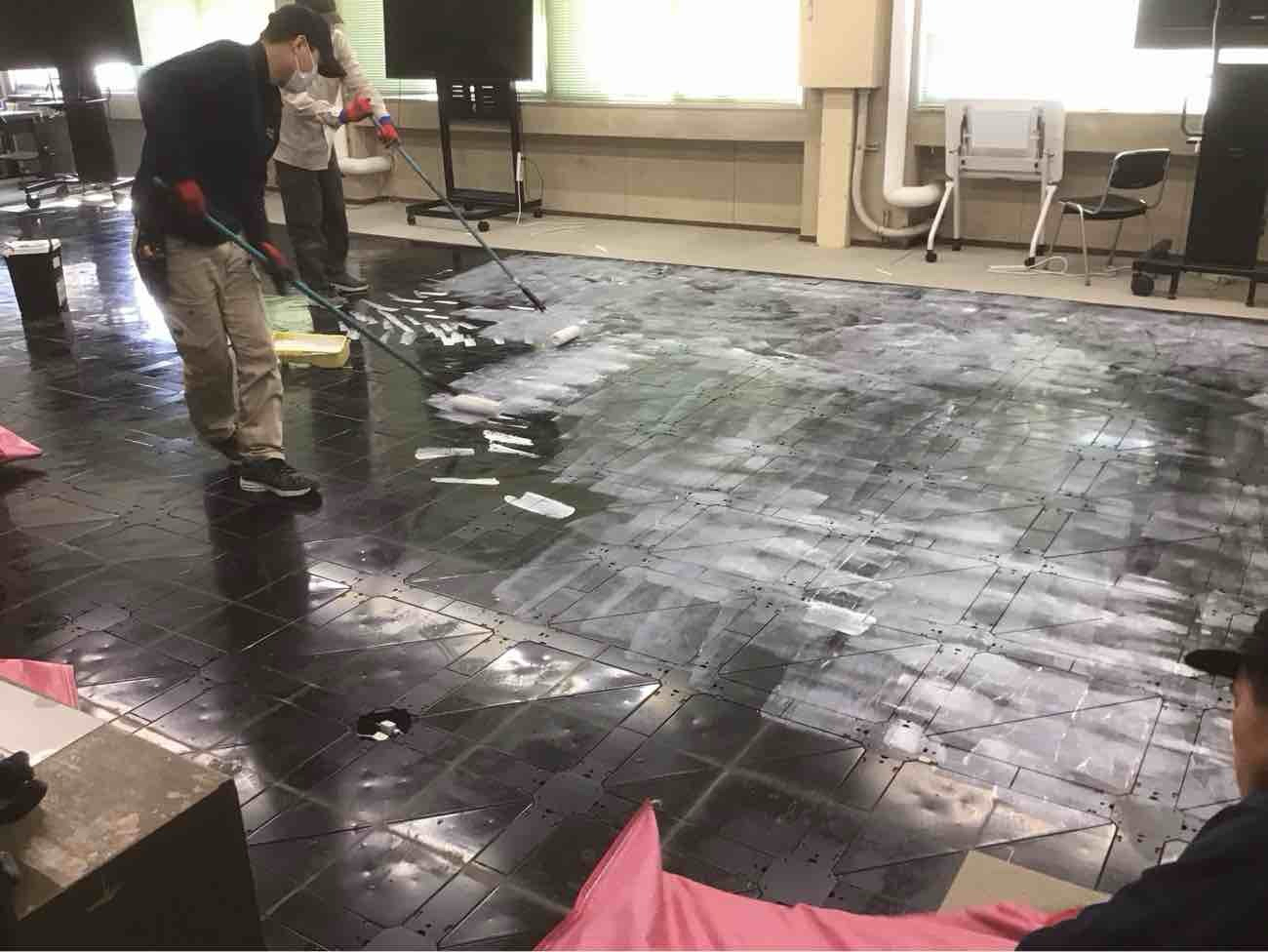 神奈川県綾瀬市の学校にて、タイルカーペット張替工事を行いました。(東リGA-100)【秀和建工】